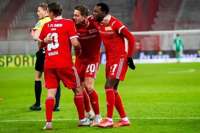 快船与凯琼斯签下双向合同 季前赛场均8+5+2帽